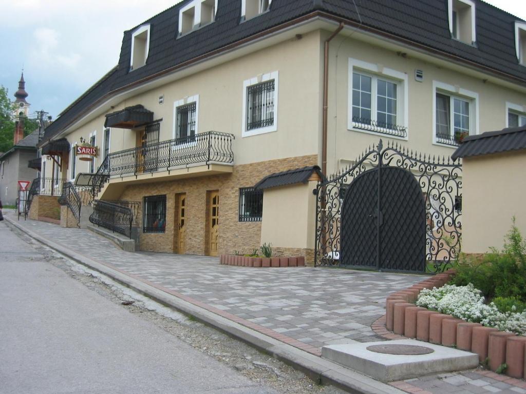 Penzion Lucs Heľpa Esterno foto
